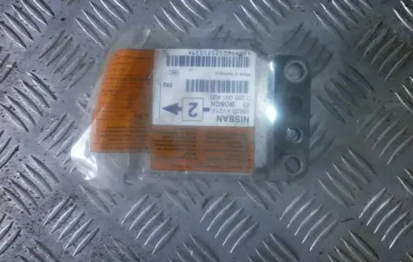 Nissan Primera Airbag control unit/module 98820av21a 0285001420