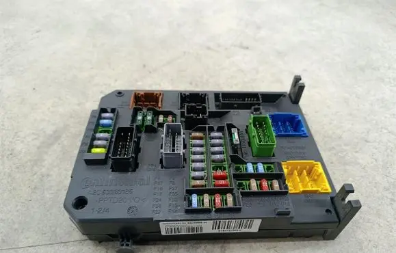 Citroen C4 II Fuse box set 9665547480