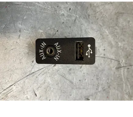 BMW 5 F10 F11 AUX in-socket connector 9237653