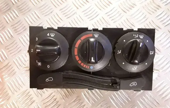 Mercedes-Benz A W168 Climate control unit K070898 1688300385
