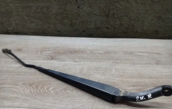 Volvo V70 Front wiper blade arm 8624266