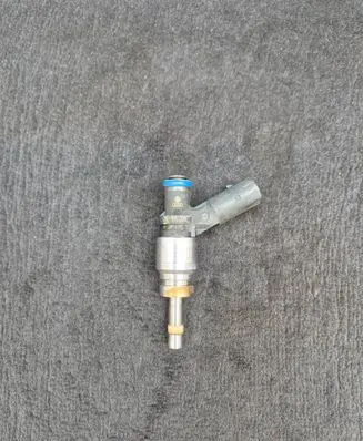 Audi A6 S6 C6 4F Fuel injector 06E906036C 06E906036AE