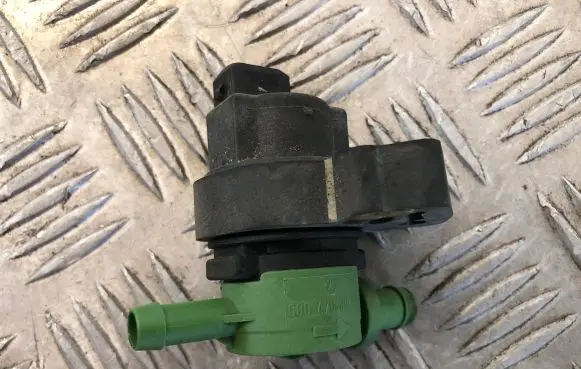 Mercedes-Benz C W203 Turbo solenoid valve 0004703893