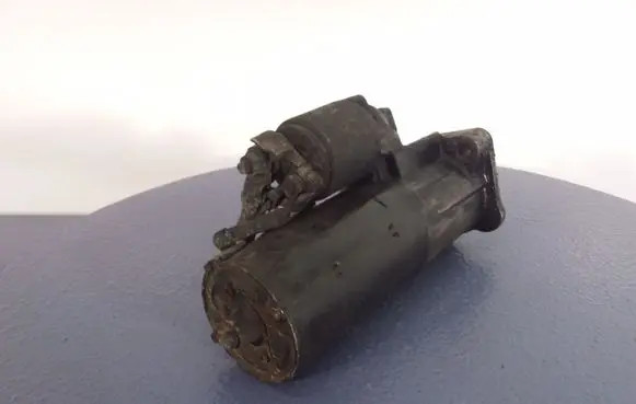 Volkswagen PASSAT B5.5 Starter motor 58911024H