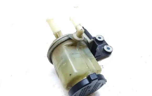 Nissan Navara D23 Power steering fluid tank/reservoir