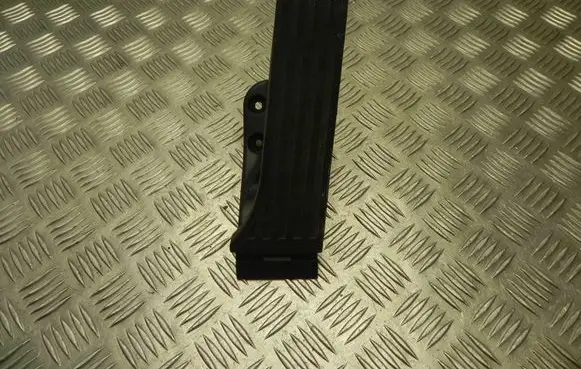 Mercedes-Benz S W222 Accelerator throttle pedal A2223000004 T7640