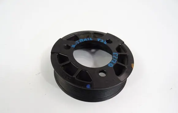 Nissan X-Trail T32 Water pump pulley 210511238R