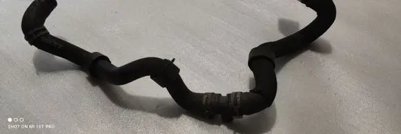 Engine coolant pipe/hose