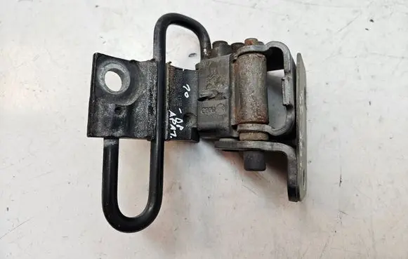 Audi Q7 4L Front door lower hinge 8E0831412E