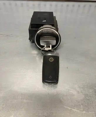 Volkswagen PASSAT B6 Ignition lock 3C0905843Q 33303301