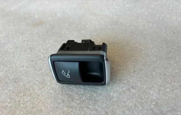Tailgate opening switch