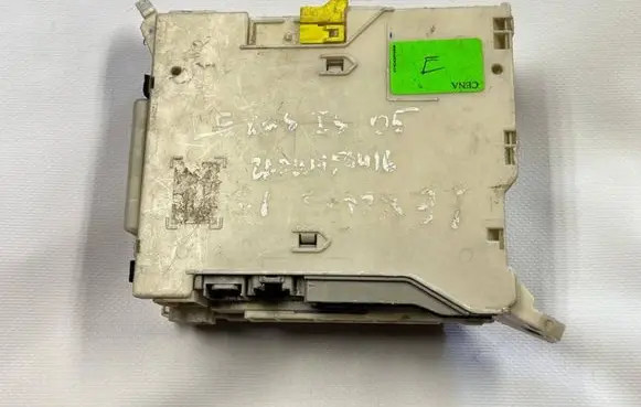 Lexus IS 200-300 Fuse box set 8267253040