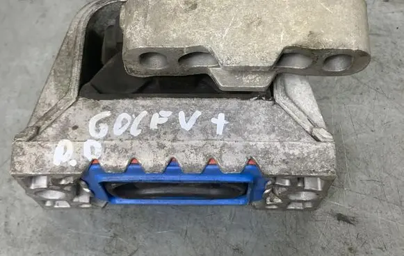 Volkswagen Golf Plus Engine mount bracket