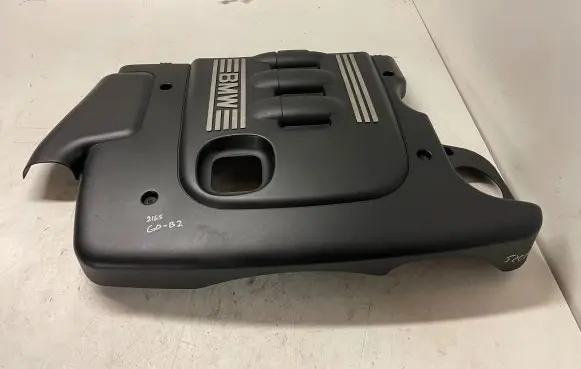 BMW 5 E60 E61 Engine cover (trim) 7789000
