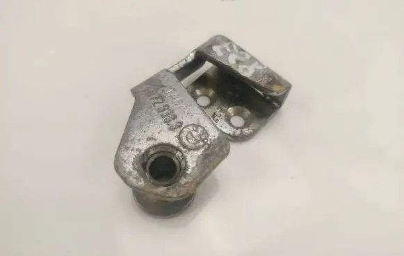 BMW 5 E28 Front door lock loop/hook striker 1872833 1872833.3 51211872833