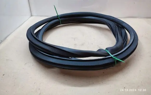 Opel Astra K Front door rubber seal