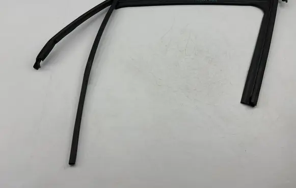 Jeep Renegade Rubber seal front door window/glass