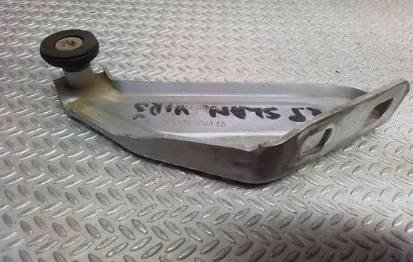 Renault Kangoo II Sliding door upper roller guide/hinge 497754