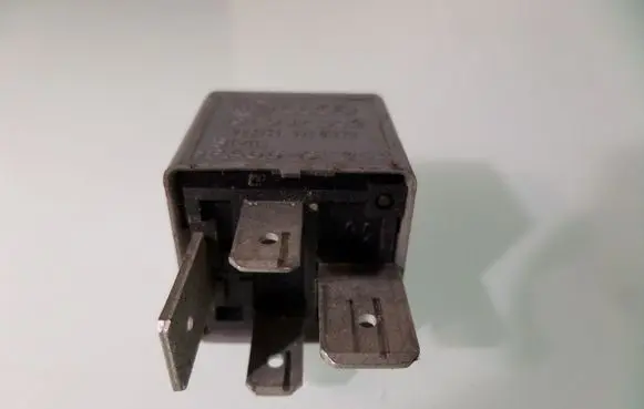 Skoda Fabia Mk1 (6Y) Other relay 191937503 V23134J52X228