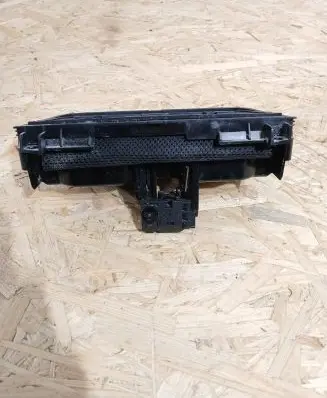 BMW 7 F01 F02 F03 F04 Cup holder front 9113863 28072011 46568