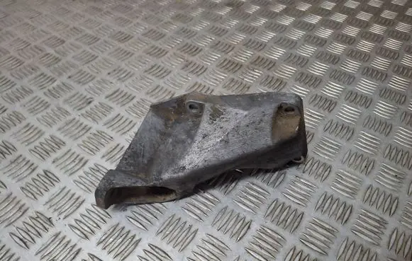 Volkswagen PASSAT B5.5 Engine mounting bracket 8D0199307P