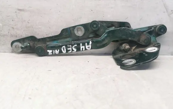 Audi A4 S4 B5 8D Tailgate/trunk/boot hinge 3B5827302A