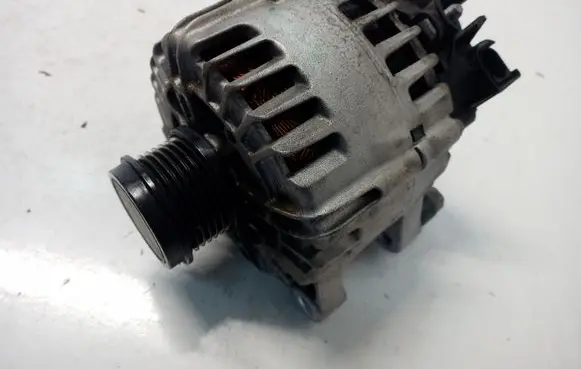 Ford Kuga II Generator/alternator AV6N10300GD