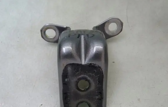 Nissan Leaf II (ZE1) Rear door lower hinge