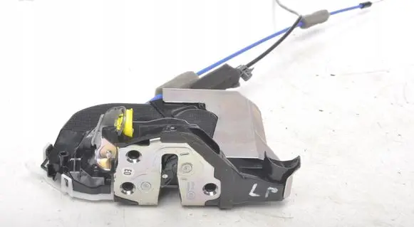 Honda HR-V Front door lock M4912120 190927
