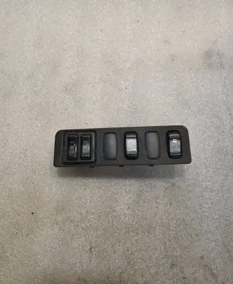 Mitsubishi Pajero A set of switches 