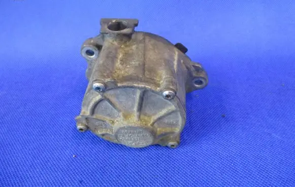 Mercedes-Benz C W204 Vacuum pump A6512300565
