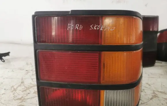 Ford Scorpio Rear/tail lights 85GG13A602AA