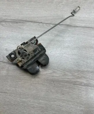 Audi A6 S6 C5 4B Tailgate/trunk/boot lock/catch/latch 4B9827520