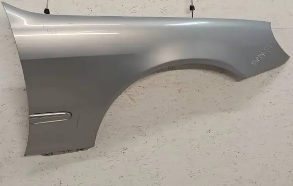 Mercedes-Benz S W220 Fender