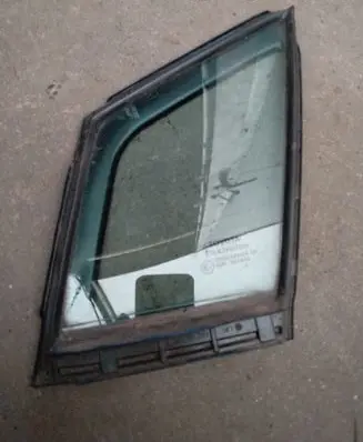 Toyota Avensis T270 Front door vent window glass four-door 6821605010