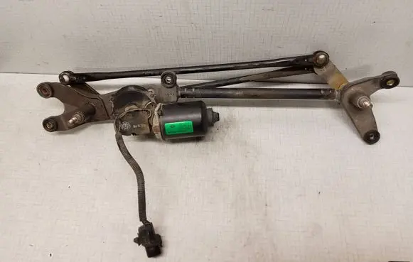 KIA Sorento Front wiper linkage and motor 981003E100