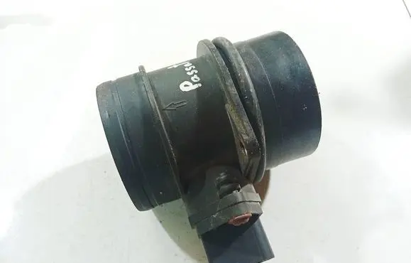 Volkswagen PASSAT B5.5 Mass air flow meter 9002101