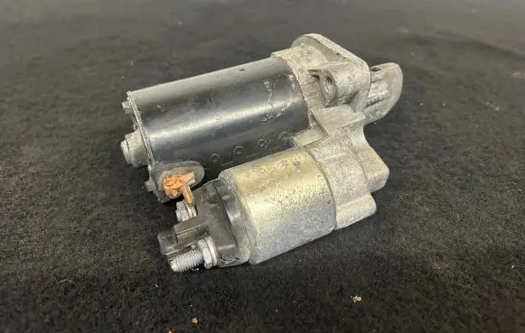 BMW 5 E60 E61 Starter motor 7521123 7521116 0001107424