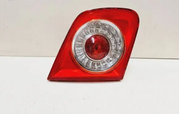 Tailgate rear/tail lights