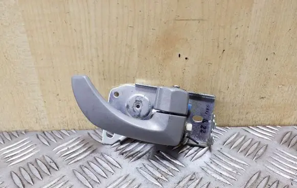 KIA Sorento Front door interior handle