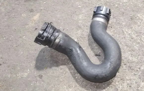 Audi Q5 SQ5 Engine coolant pipe/hose 8R0121101C