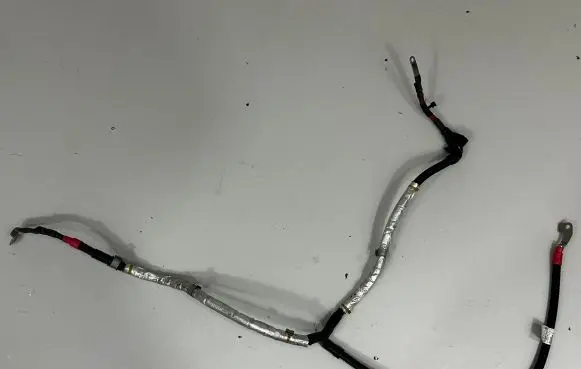 BMW 4 F32 F33 Positive cable (battery) 8584698 8584699