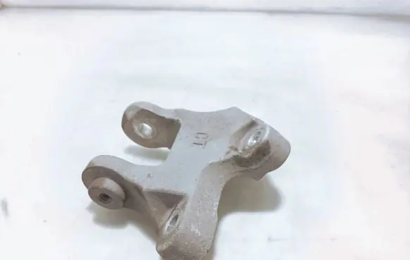 Nissan Juke I F15 Engine mounting bracket