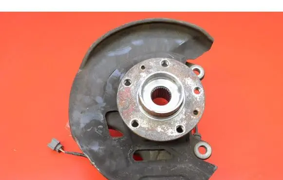 Nissan Qashqai Front wheel hub spindle knuckle
