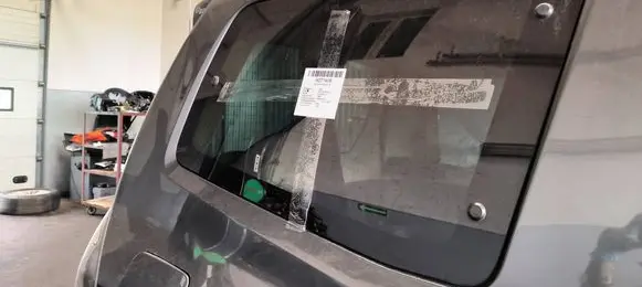 Mitsubishi Pajero Rear windscreen/windshield window