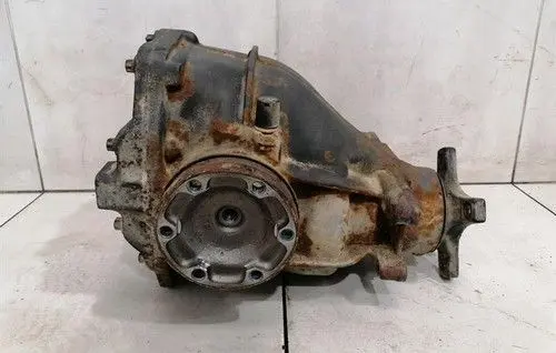 Mercedes-Benz SL R230 Rear differential/diff mount bracket A2303501414