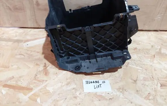 Renault Megane III Battery box tray 