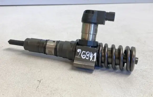 Volkswagen PASSAT B6 Fuel injector 03G130 120503