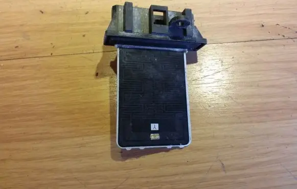 Nissan Sunny Heater blower motor/fan resistor 271504M401