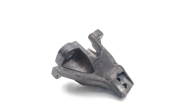 Engine mounting bracket